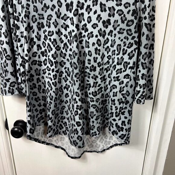 Jordan Taylor white black leopard v-neck tunic 3/4 sleeve size small - Picture 3 of 6